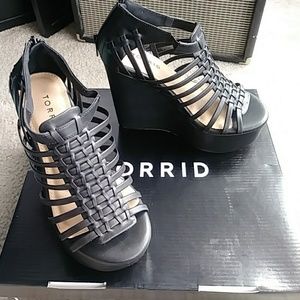 Torrid black 6.5 wedges heels